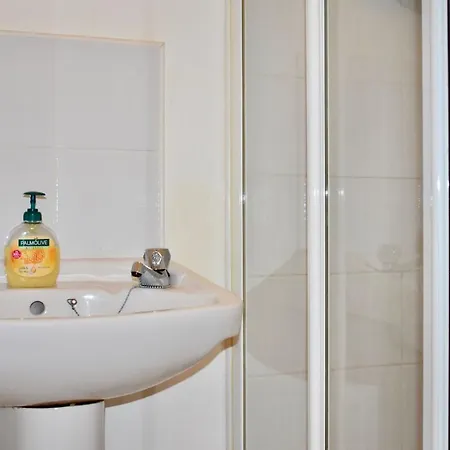 1 Bedroom Central Daire *