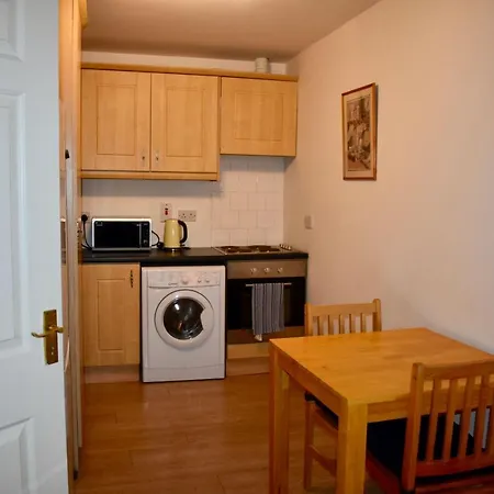 1 Bedroom Central *